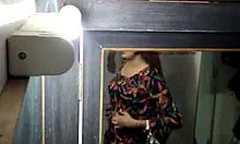 Vídeo de selfie privado de Swati Naidus com uma bunda grande e sutiã