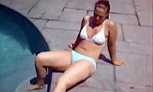 Amatorska brunetka Donna Maries w bikini w zwolnionym tempie